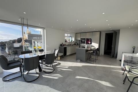 undefined, Exceptional Three-Bedroom Apartment with Sea Views & Balcony – Southbourne