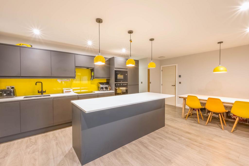 Kitchen / living area