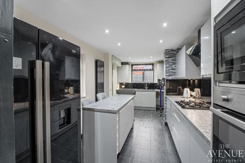 3 bedroom semi-detached house for sale, Dimsdale Parade West, Newcastle, Staffordshire, ST5 8DZ
