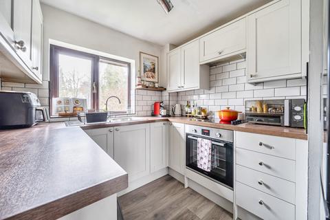 undefined, Manor Green, Surrey GU8