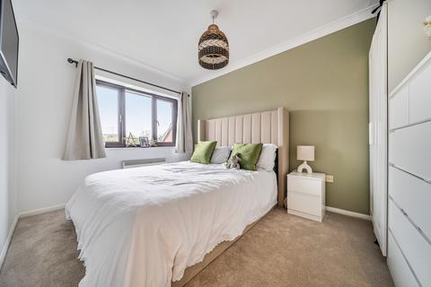 1 bedroom flat for sale, Manor Green, Surrey GU8