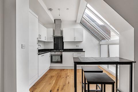 1 bedroom apartment for sale, Guildford Street, Surrey KT16