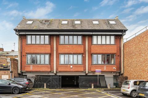 1 bedroom apartment for sale, Guildford Street, Surrey KT16