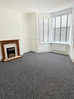 2 bedroom flat to rent, Empress Avenue, Ilford IG1
