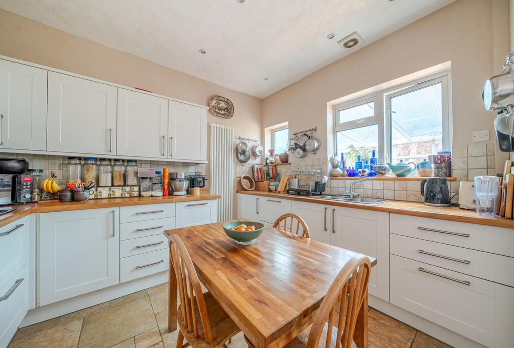 1405812-8-698b64e...