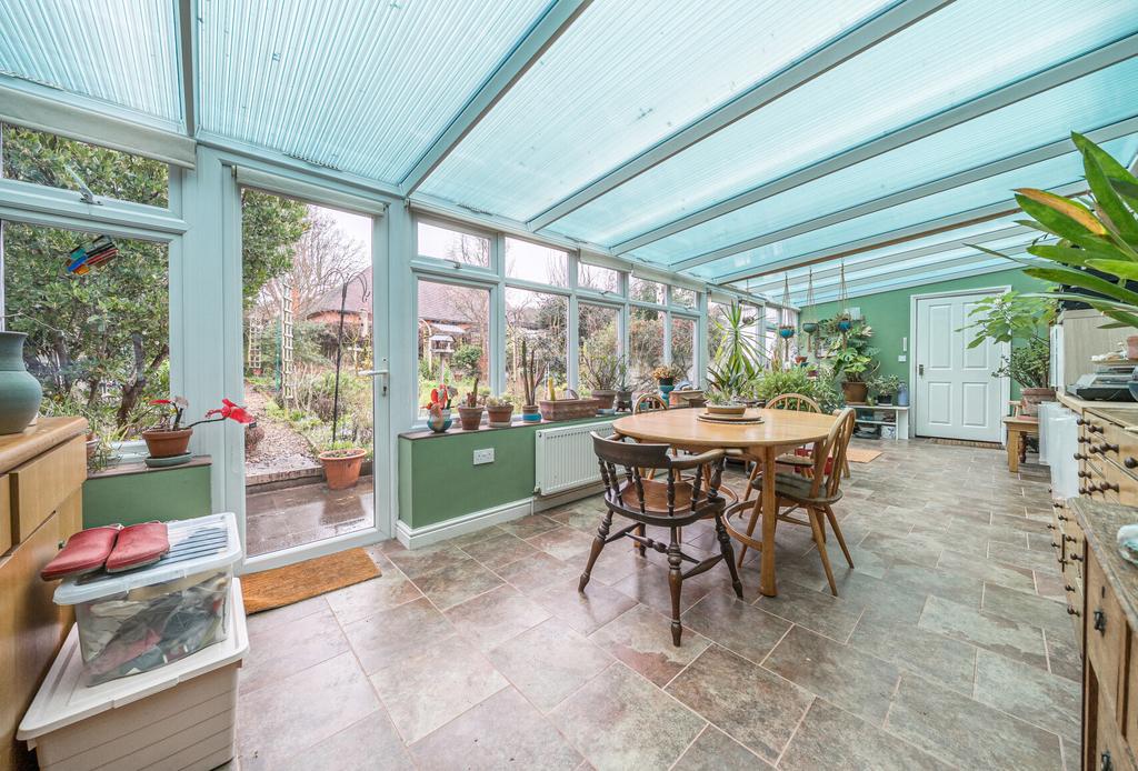 1405812-3-698b642...