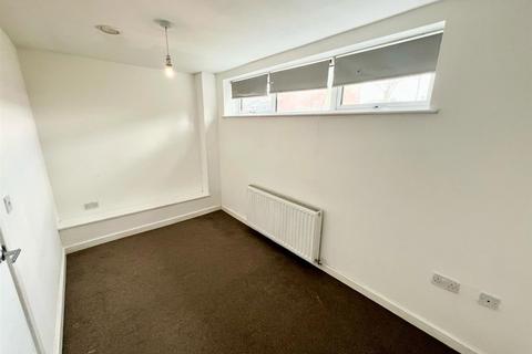 2 bedroom townhouse to rent, Woods Lane, Derby DE22