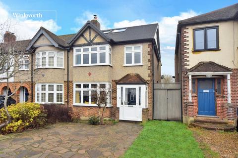 4 bedroom end of terrace house for sale, Elmstead Gardens, Worcester Park, Surrey, KT4