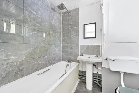 Studio to rent, Dockland Street, London, E16