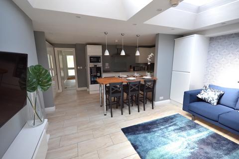 undefined, En Suite Room 6 241B Beechwood Road, Luton, Bedfordshire, LU4 9RA