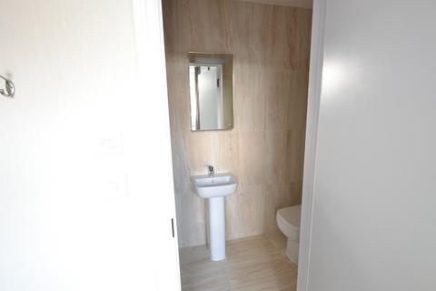 undefined, En Suite Room 6 241B Beechwood Road, Luton, Bedfordshire, LU4 9RA