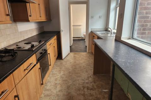 3 bedroom terraced house to rent, Lindley Terrace, Nottingham NG7