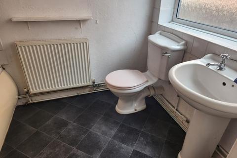 3 bedroom terraced house to rent, Lindley Terrace, Nottingham NG7