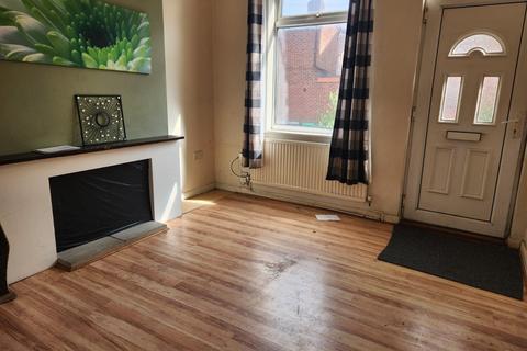 3 bedroom terraced house to rent, Lindley Terrace, Nottingham NG7