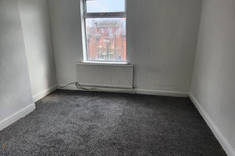 3 bedroom terraced house to rent, Lindley Terrace, Nottingham NG7