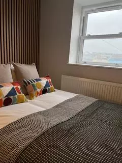 4 bedroom flat to rent - View 2