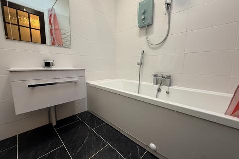 4 bedroom flat to rent, Manor Place, Edinburgh EH3