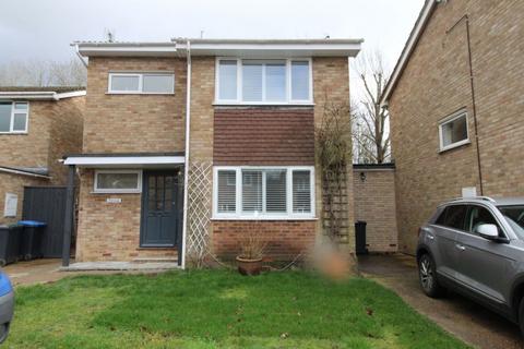 3 bedroom detached house to rent, Badgers Walk, Burgess Hill, RH15