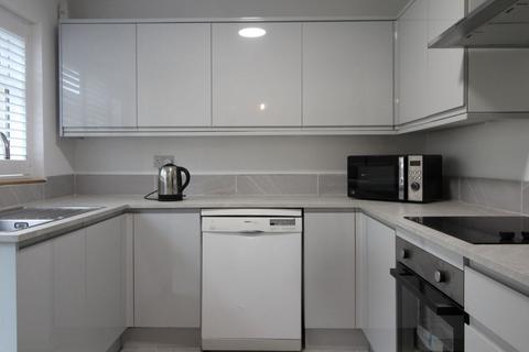 3 bedroom detached house to rent, Badgers Walk, Burgess Hill, RH15