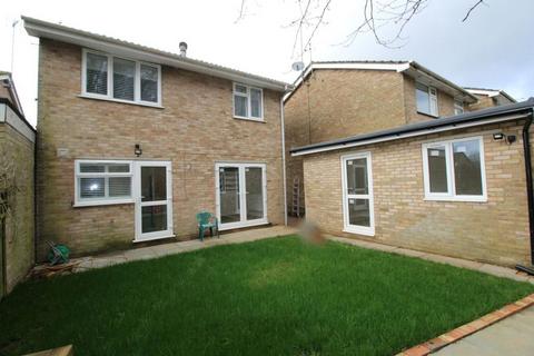 3 bedroom detached house to rent, Badgers Walk, Burgess Hill, RH15