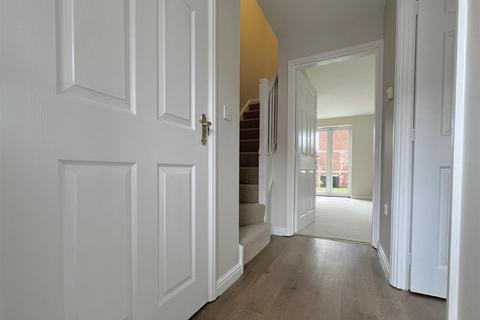 3 bedroom end of terrace house for sale, Chestnut Drive, Hagley