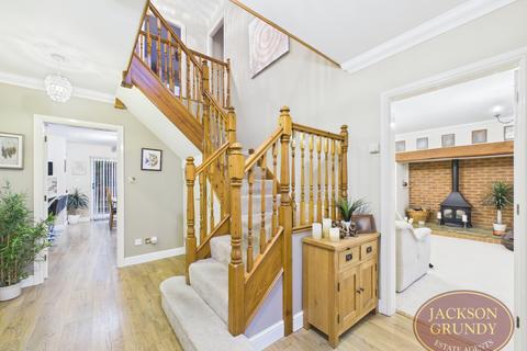 5 bedroom detached house for sale, Perch Close, Daventry, NN11 8YY