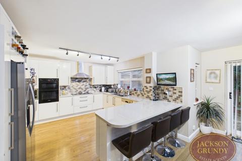 5 bedroom detached house for sale, Perch Close, Daventry, NN11 8YY