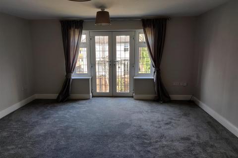 2 bedroom flat to rent, Cedar Road, SM2