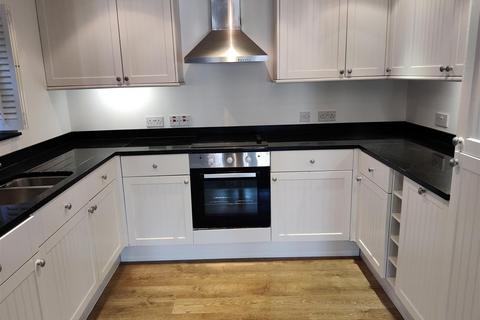 2 bedroom flat to rent, Cedar Road, SM2