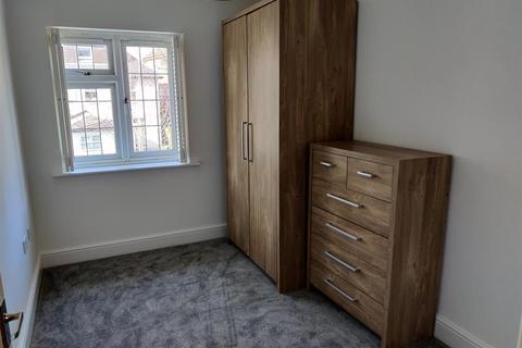 2 bedroom flat to rent, Cedar Road, SM2