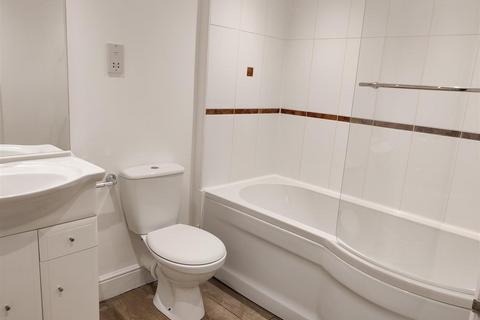 2 bedroom flat to rent, Cedar Road, SM2