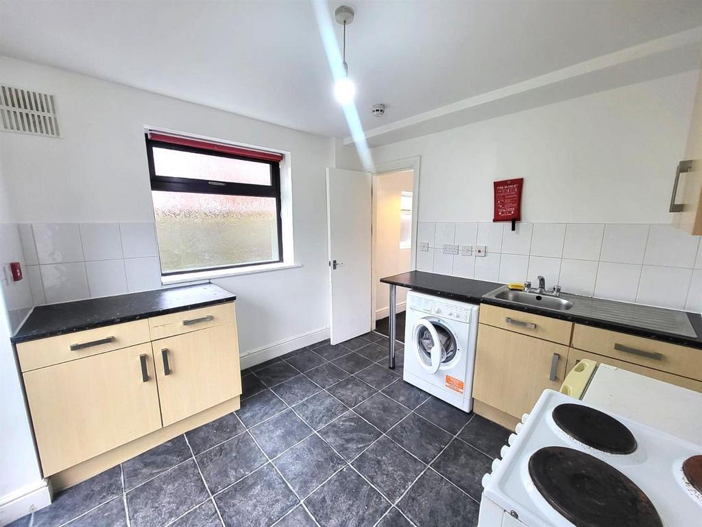 Kitchen Pic 1