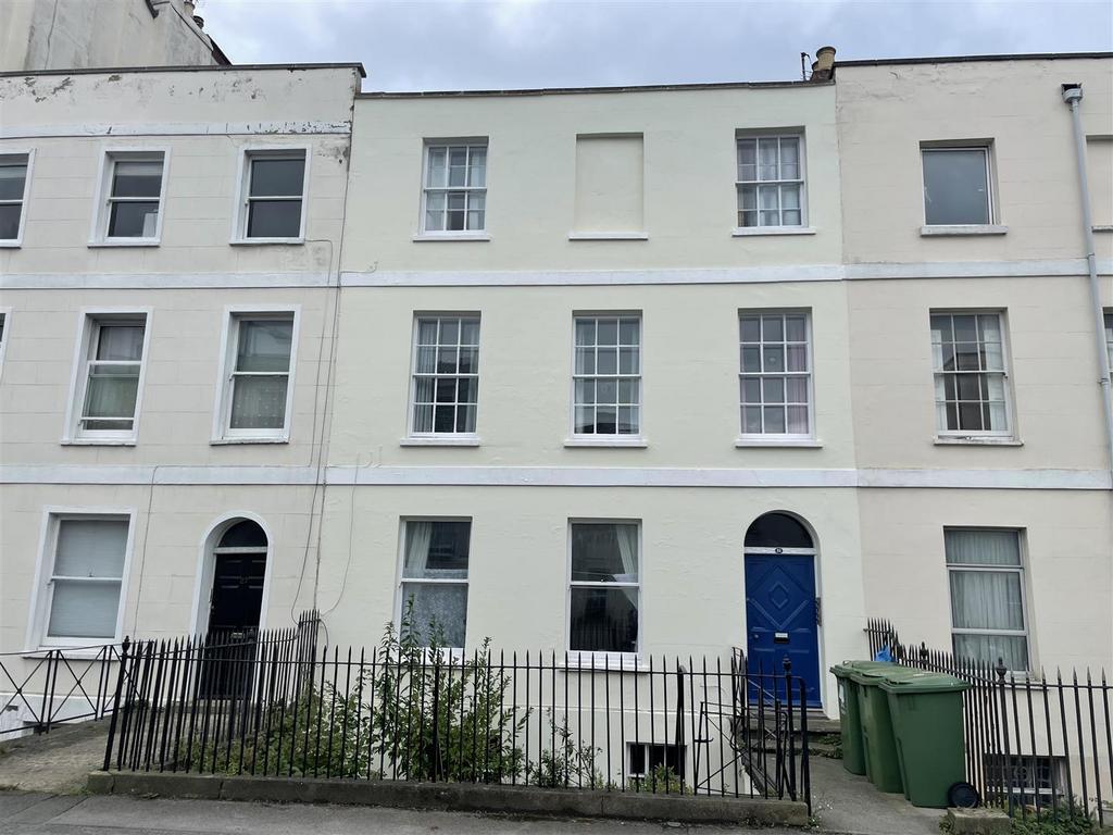 25 Hewlett Road - Front.JPG