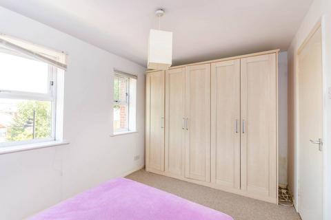 1 bedroom flat for sale, Henry Doulton Drive, Tooting, London, SW17