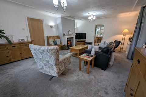 3 bedroom bungalow for sale, Main Street, Worlaby, DN20