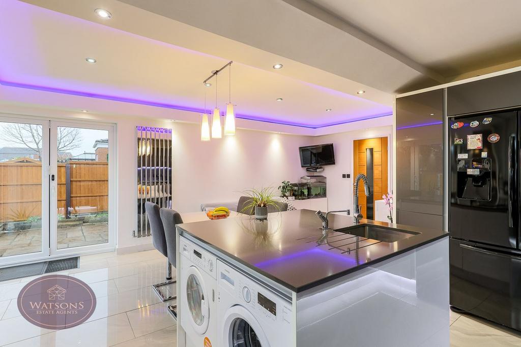 House in Broxtowe, Nuthall - More