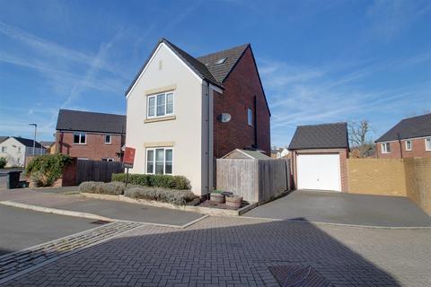 4 bedroom detached house for sale, Manor Road, Newent