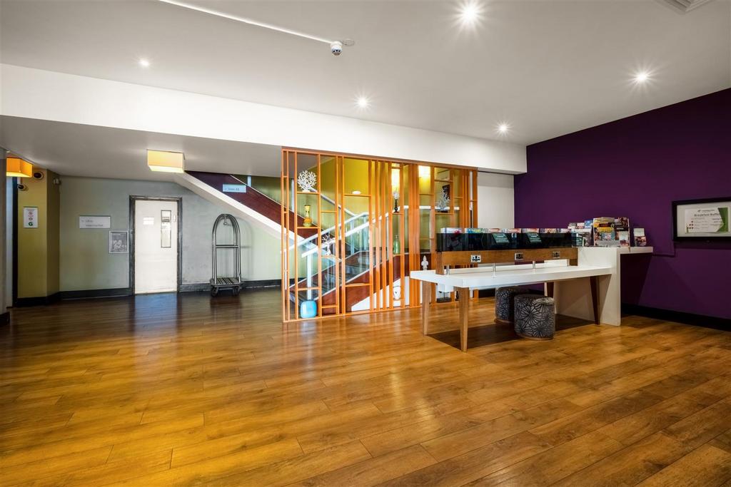14d Holiday Inn-20.jpg
