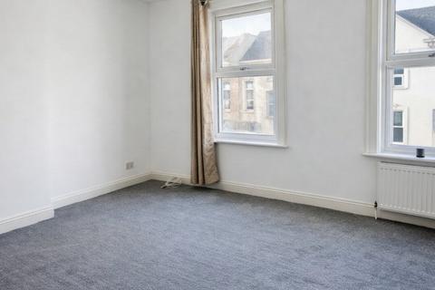 2 bedroom flat to rent, The Triangle, Bournemouth