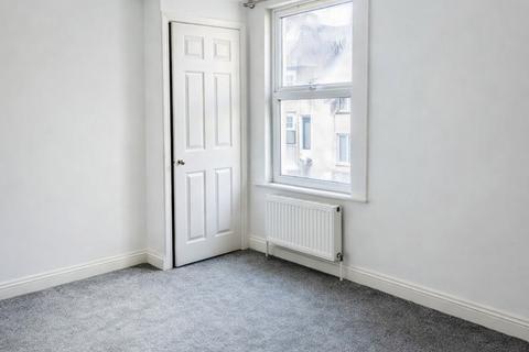 2 bedroom flat to rent, The Triangle, Bournemouth