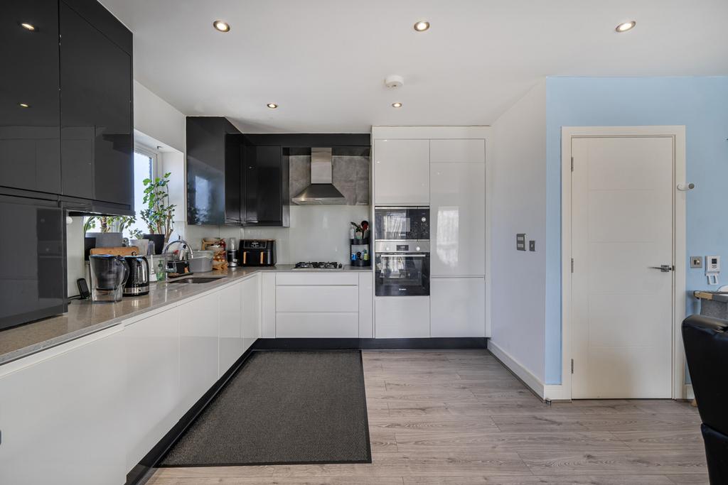 1405988 6 6983658...