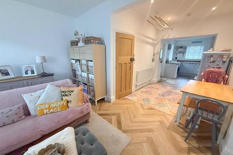 2 bedroom end of terrace house for sale, West View, Silsden