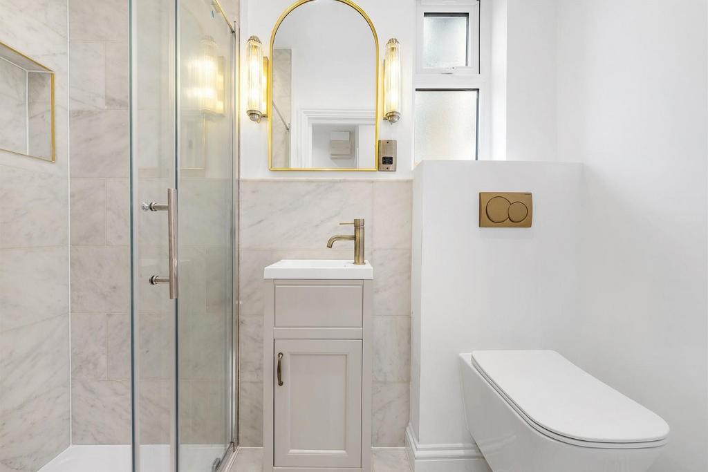 Bathroom (1).JPG
