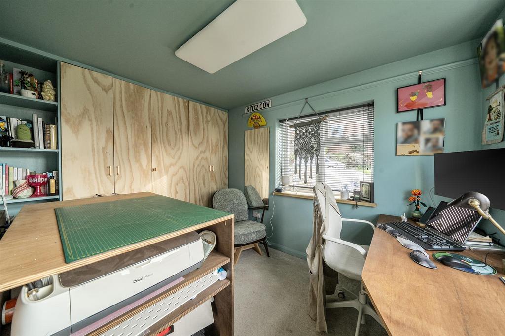 1405639-27-69860194a688d.jpg
