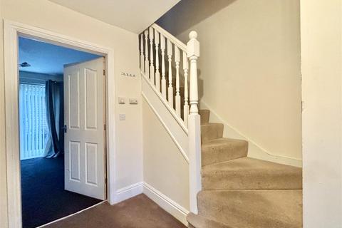 3 bedroom townhouse for sale, Upper Kipping Close, Bradford BD13