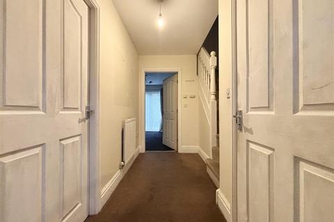 3 bedroom townhouse for sale, Upper Kipping Close, Bradford BD13