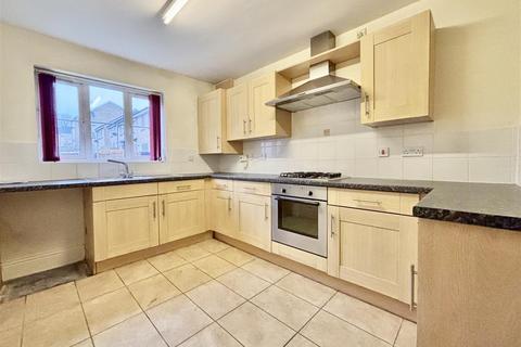 3 bedroom townhouse for sale, Upper Kipping Close, Bradford BD13