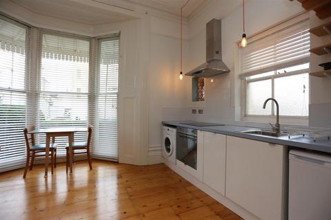 Studio to rent, Medina Villas, Hove