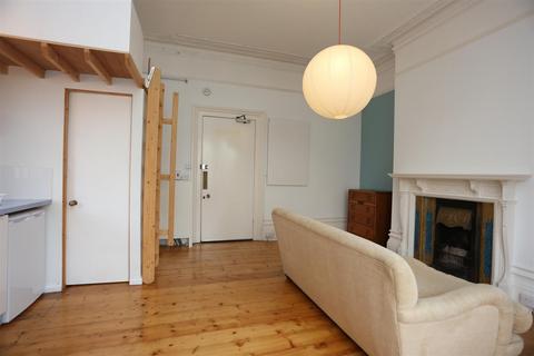 Studio to rent, Medina Villas, Hove