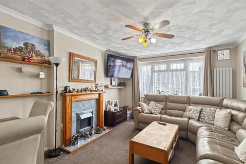 undefined, Giffard Drive, Farnborough